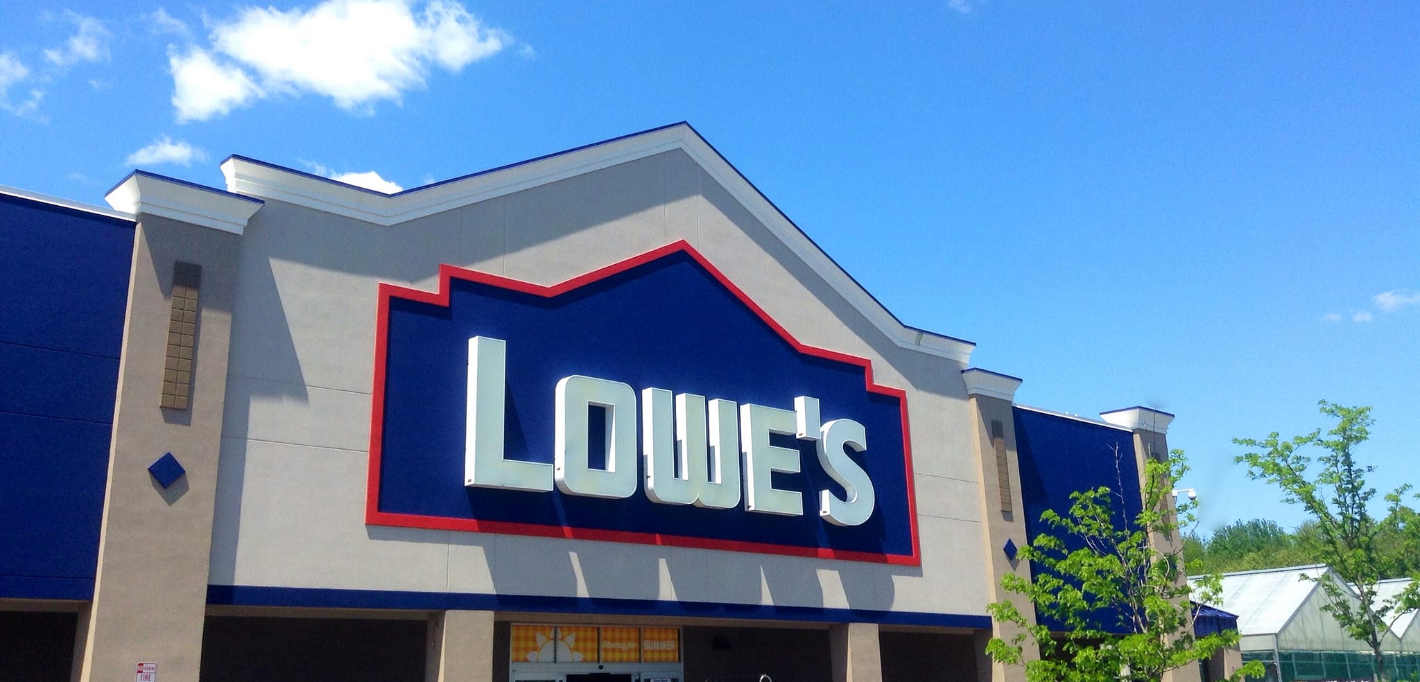 Lowe's holiday hours and schedule
