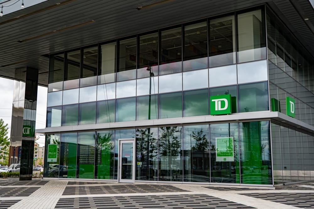 These 8 Bank ATMs Give 100 Dollar Bills