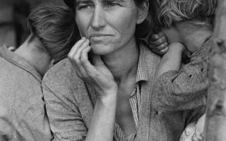 Photograph of a migrant mother, 1936. Image by Dorothea Lange. Image in the public domain.