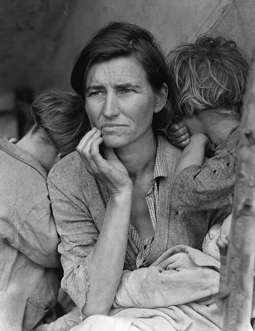 Photograph of a migrant mother, 1936. Image by Dorothea Lange. Image in the public domain.