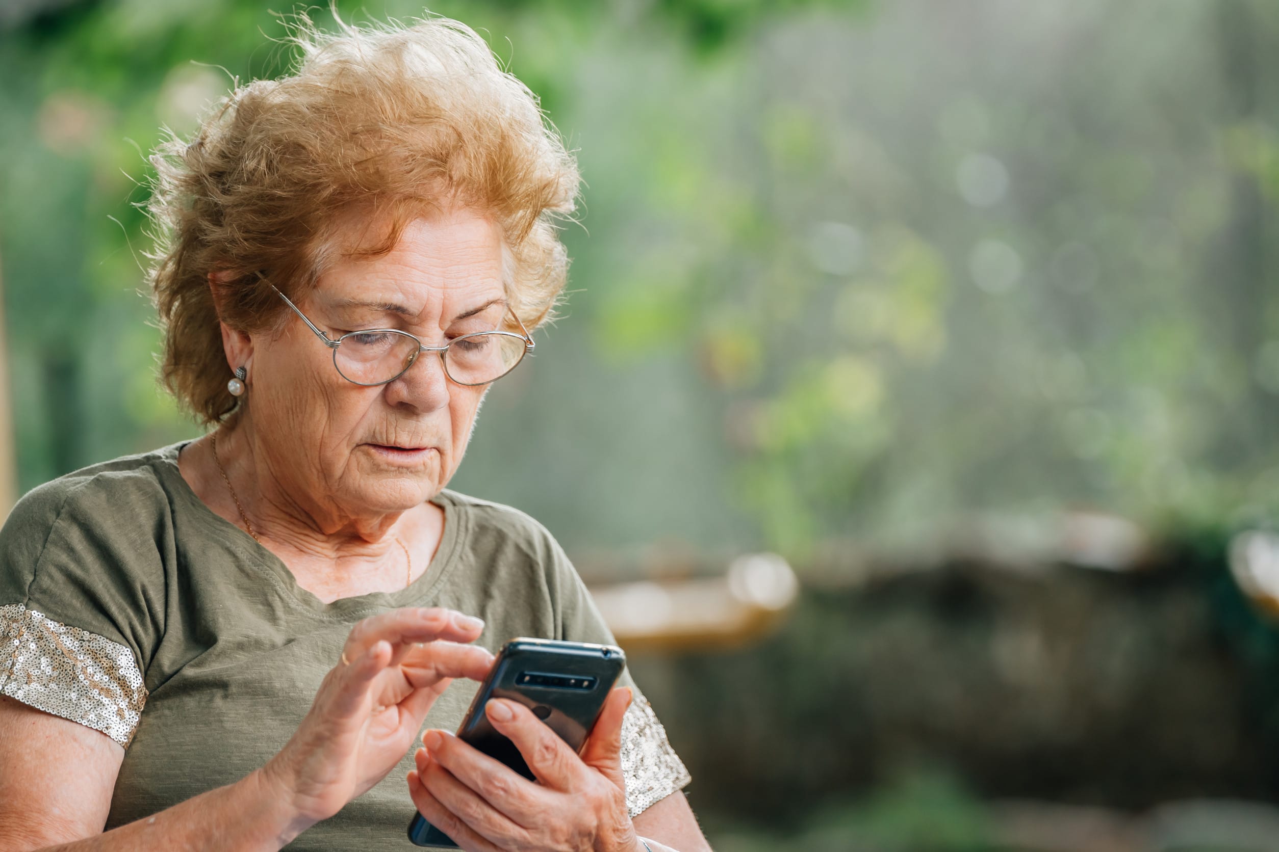 senior using apps that drain personal data