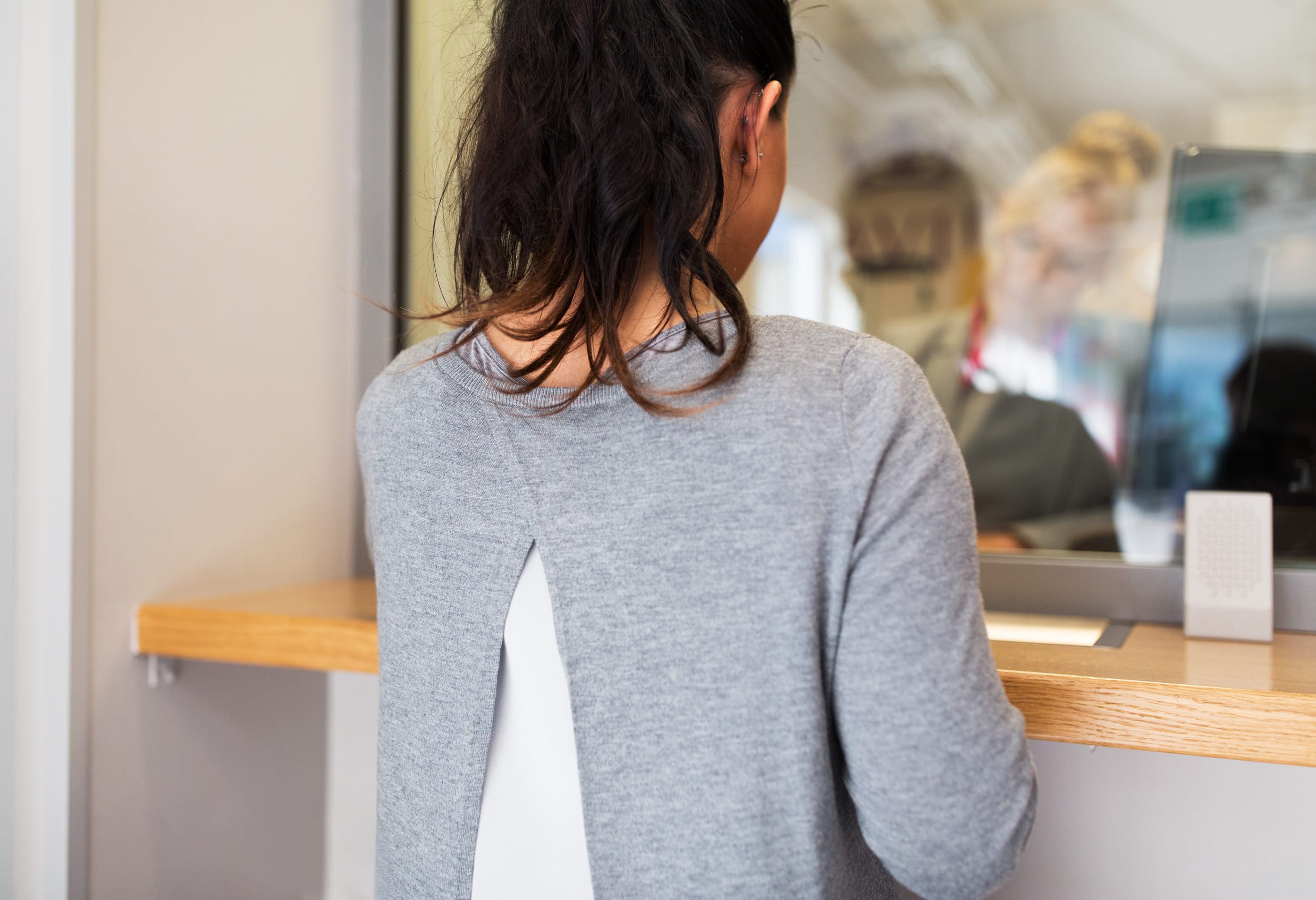 Teller offering bank switch bonus