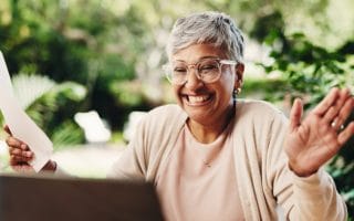 senior applying tax credits