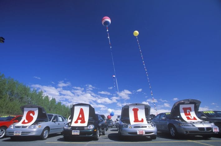 Why Some Drivers Are Choosing Older Cars on Purpose—Even If They Can Afford New Ones